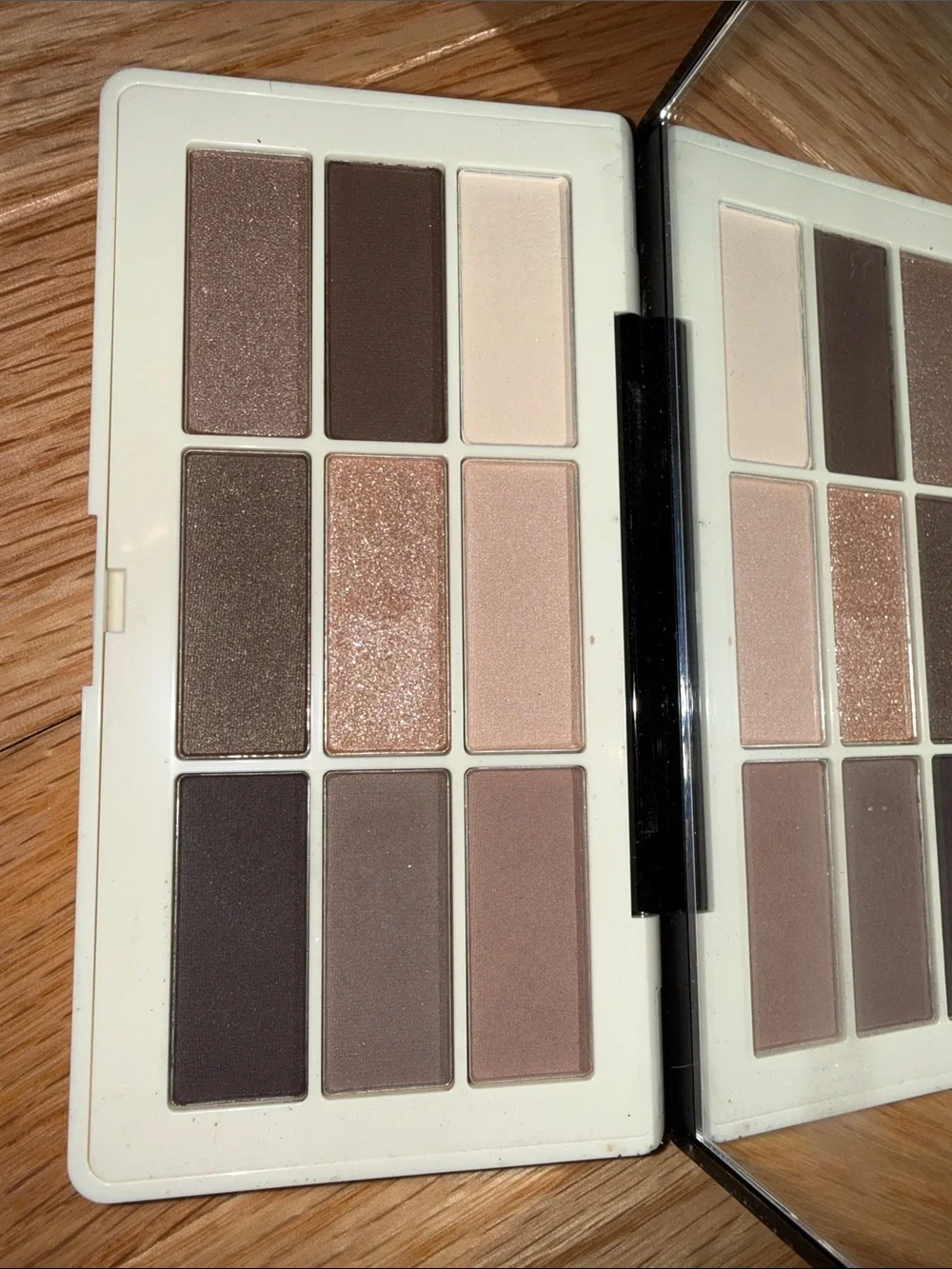 H&M New Smokey nudes eyeshadow palette